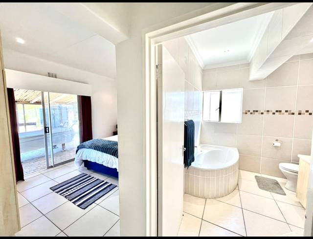 5 BEDROOM HOUSE FOR SALE IN PARADISE BEACH